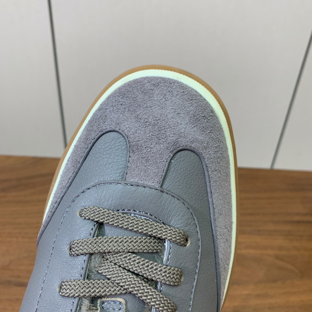 【Loro Piana】情侣款毛里德训鞋。简约时尚，鞋面采用牛皮➕牛反绒，羊毛内里。进口耐磨橡胶成型底。