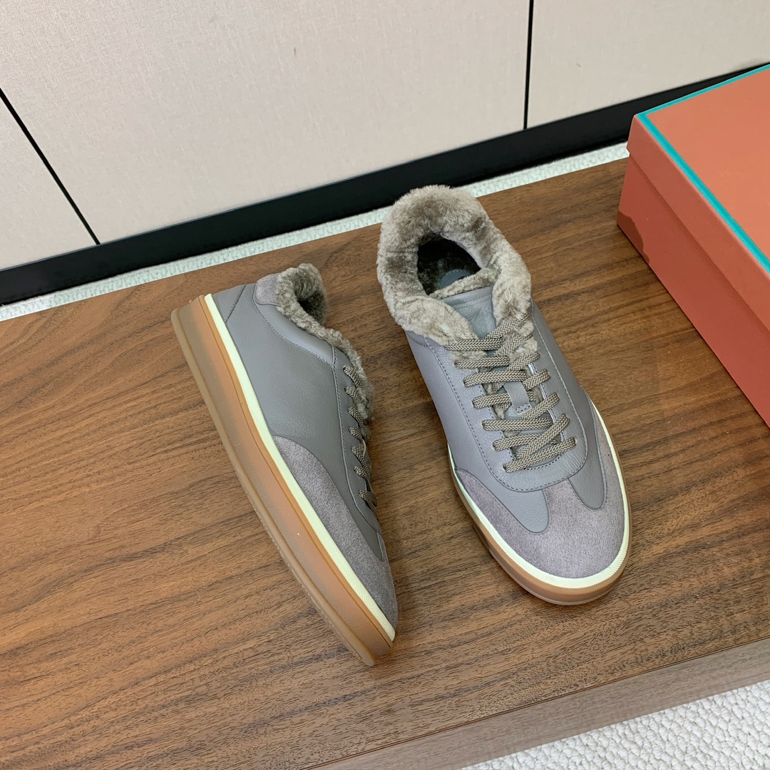 【Loro Piana】情侣款毛里德训鞋。简约时尚，鞋面采用牛皮➕牛反绒，羊毛内里。进口耐磨橡胶成型底。