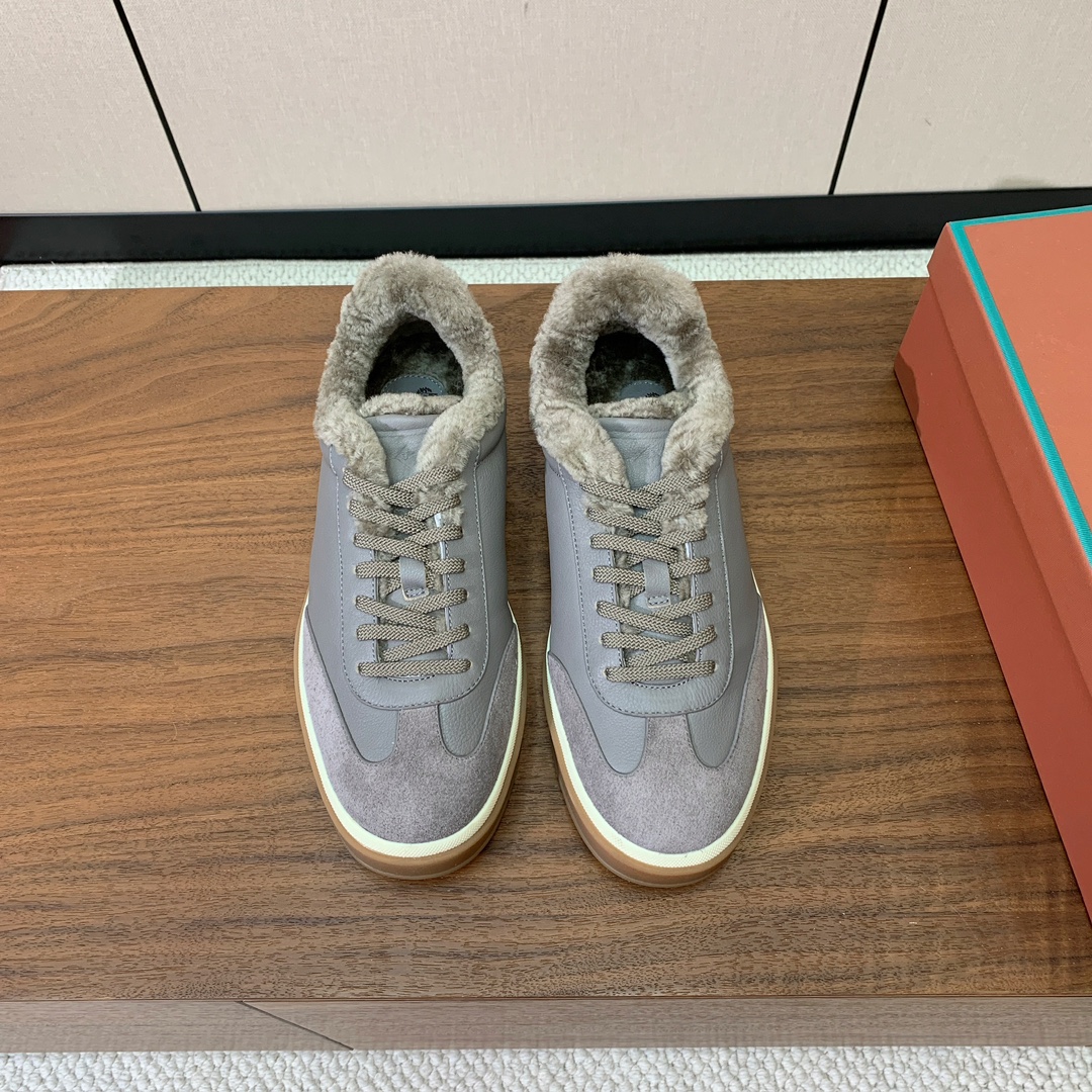 【Loro Piana】情侣款毛里德训鞋。简约时尚，鞋面采用牛皮➕牛反绒，羊毛内里。进口耐磨橡胶成型底。