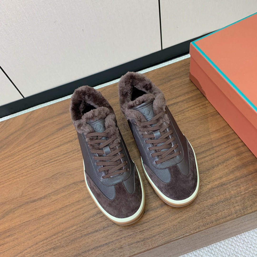 【Loro Piana】情侣款毛里德训鞋。简约时尚，鞋面采用牛皮➕牛反绒，羊毛内里。进口耐磨橡胶成型底。