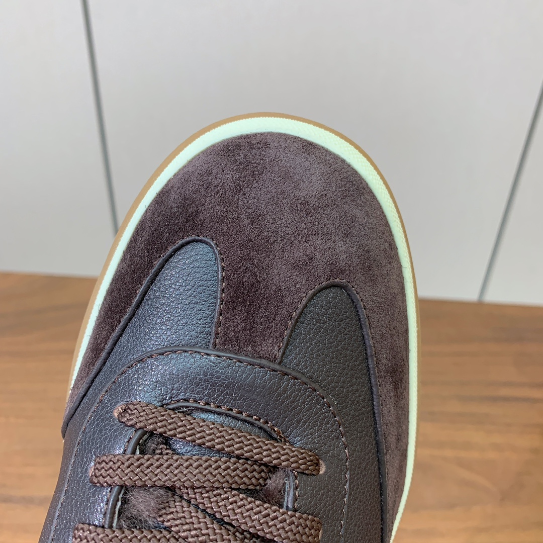 【Loro Piana】情侣款毛里德训鞋。简约时尚，鞋面采用牛皮➕牛反绒，羊毛内里。进口耐磨橡胶成型底。