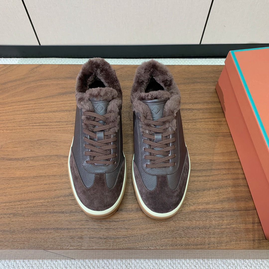 【Loro Piana】情侣款毛里德训鞋。简约时尚，鞋面采用牛皮➕牛反绒，羊毛内里。进口耐磨橡胶成型底。