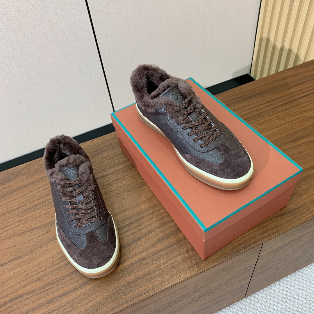 【Loro Piana】情侣款毛里德训鞋。简约时尚，鞋面采用牛皮➕牛反绒，羊毛内里。进口耐磨橡胶成型底。