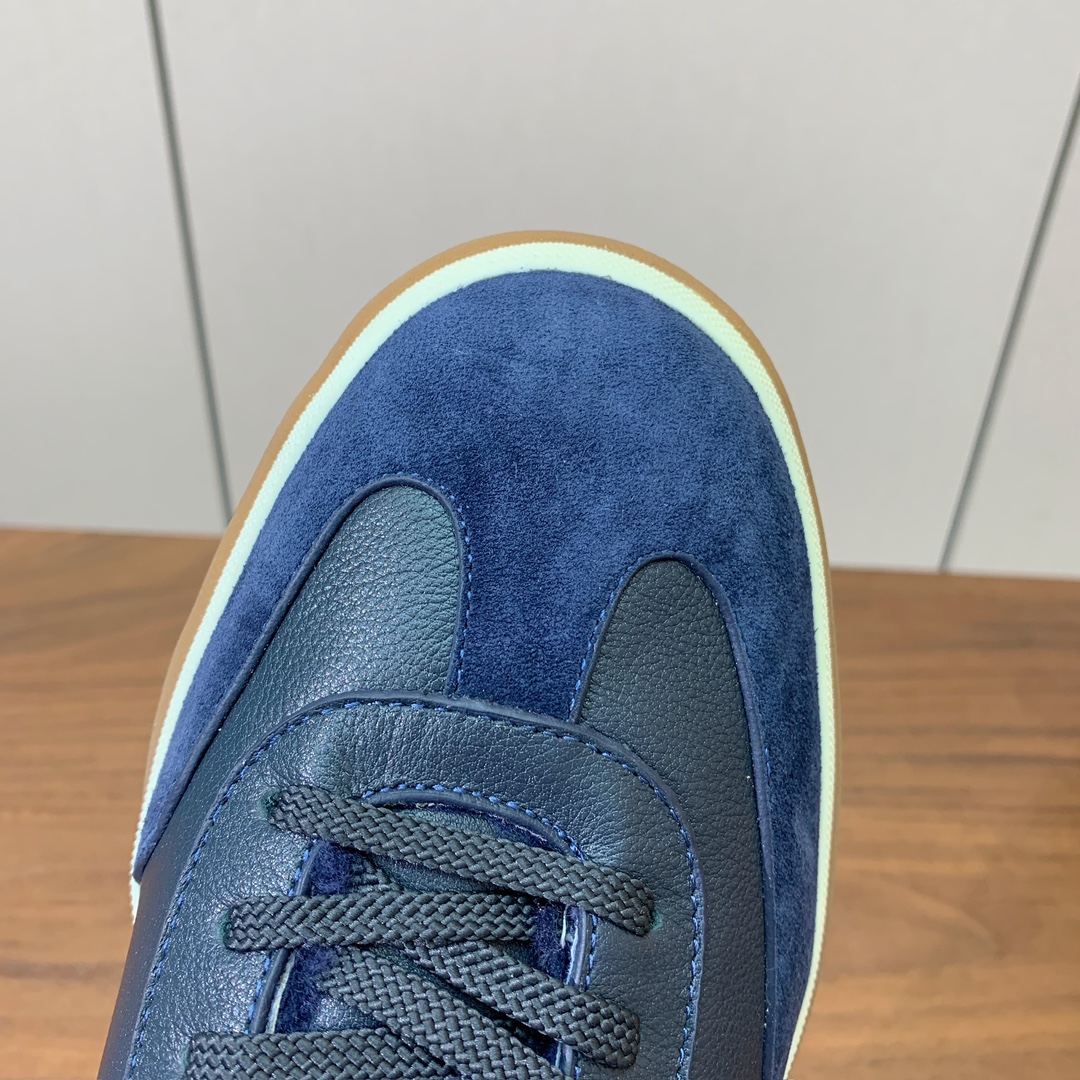 【Loro Piana】情侣款毛里德训鞋。简约时尚，鞋面采用牛皮➕牛反绒，羊毛内里。进口耐磨橡胶成型底。