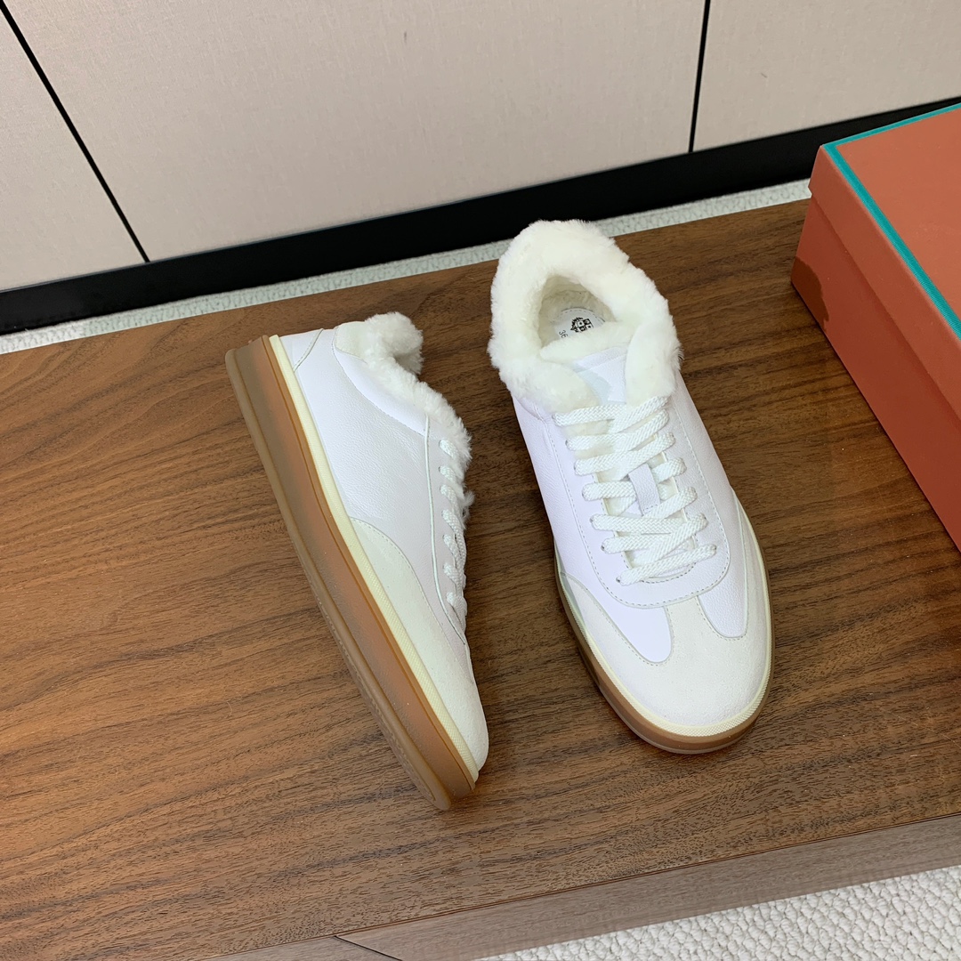 【Loro Piana】情侣款毛里德训鞋。简约时尚，鞋面采用牛皮➕牛反绒，羊毛内里。进口耐磨橡胶成型底。