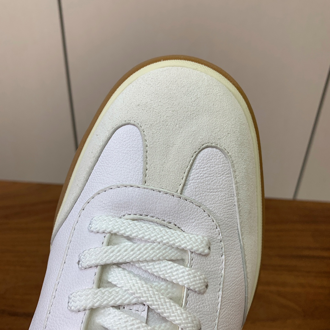 【Loro Piana】情侣款毛里德训鞋。简约时尚，鞋面采用牛皮➕牛反绒，羊毛内里。进口耐磨橡胶成型底。