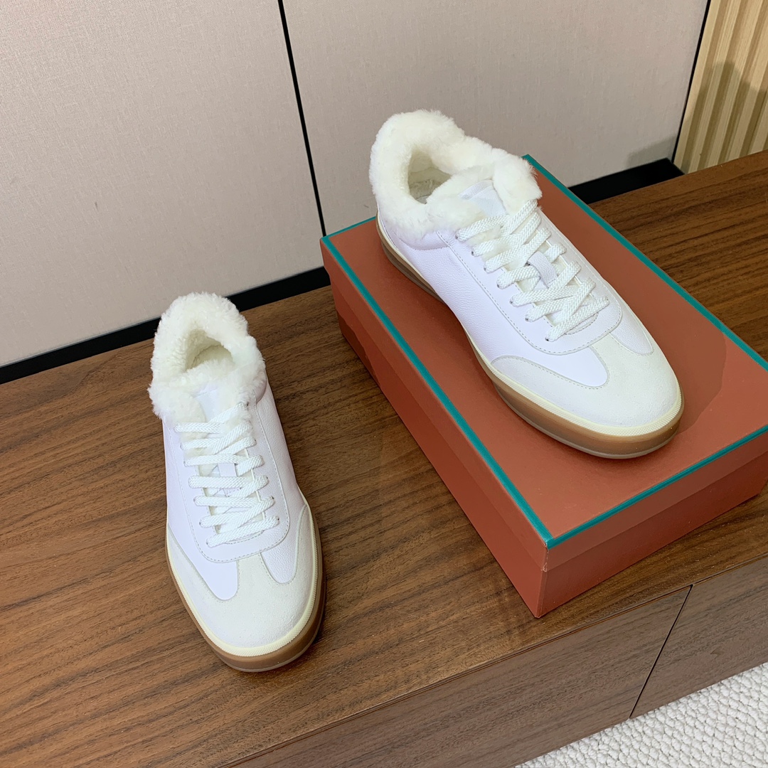 【Loro Piana】情侣款毛里德训鞋。简约时尚，鞋面采用牛皮➕牛反绒，羊毛内里。进口耐磨橡胶成型底。