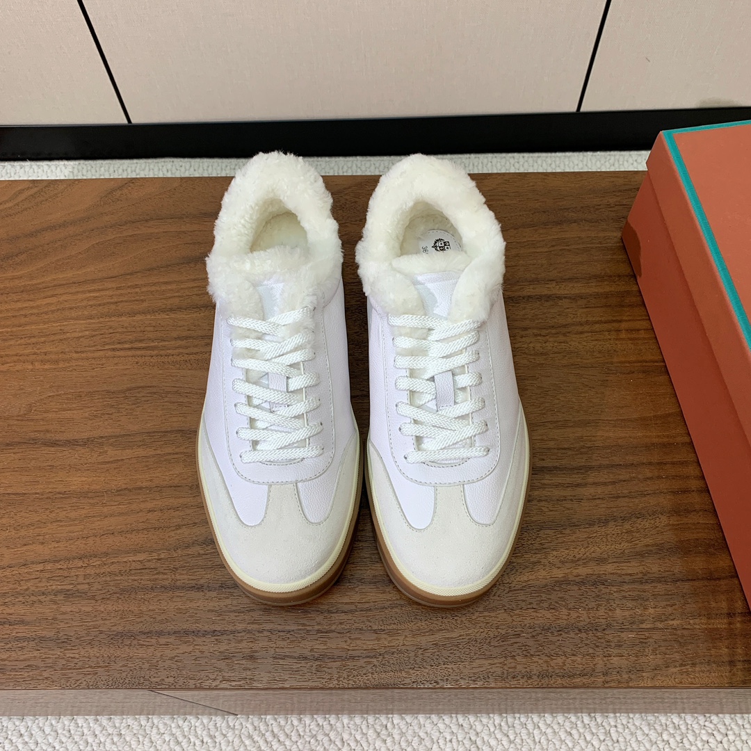 【Loro Piana】情侣款毛里德训鞋。简约时尚，鞋面采用牛皮➕牛反绒，羊毛内里。进口耐磨橡胶成型底。