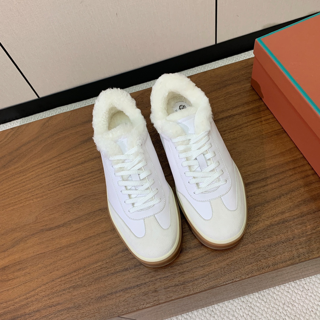 【Loro Piana】情侣款毛里德训鞋。简约时尚，鞋面采用牛皮➕牛反绒，羊毛内里。进口耐磨橡胶成型底。