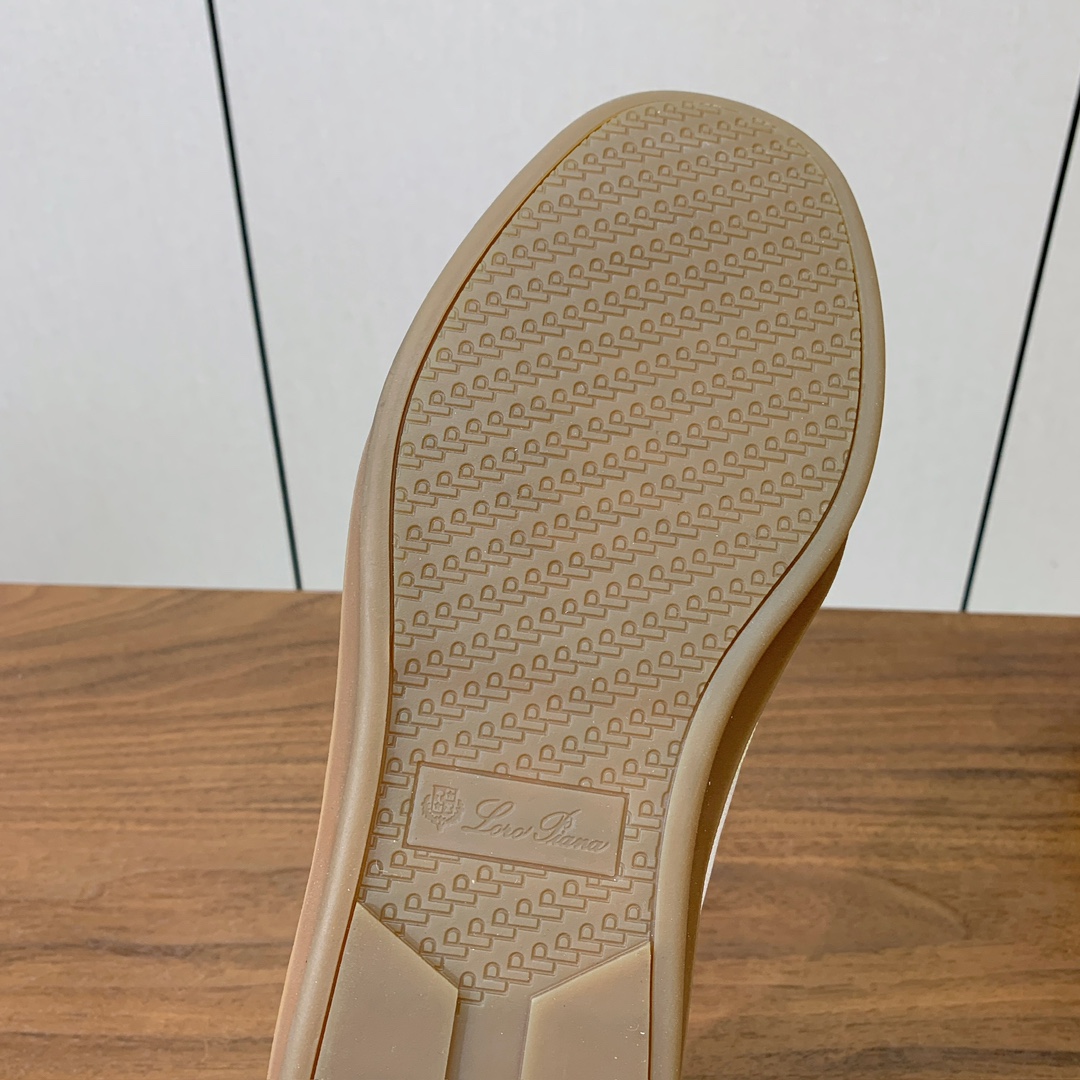 【Loro Piana】情侣款毛里德训鞋。简约时尚，鞋面采用牛皮➕牛反绒，羊毛内里。进口耐磨橡胶成型底。