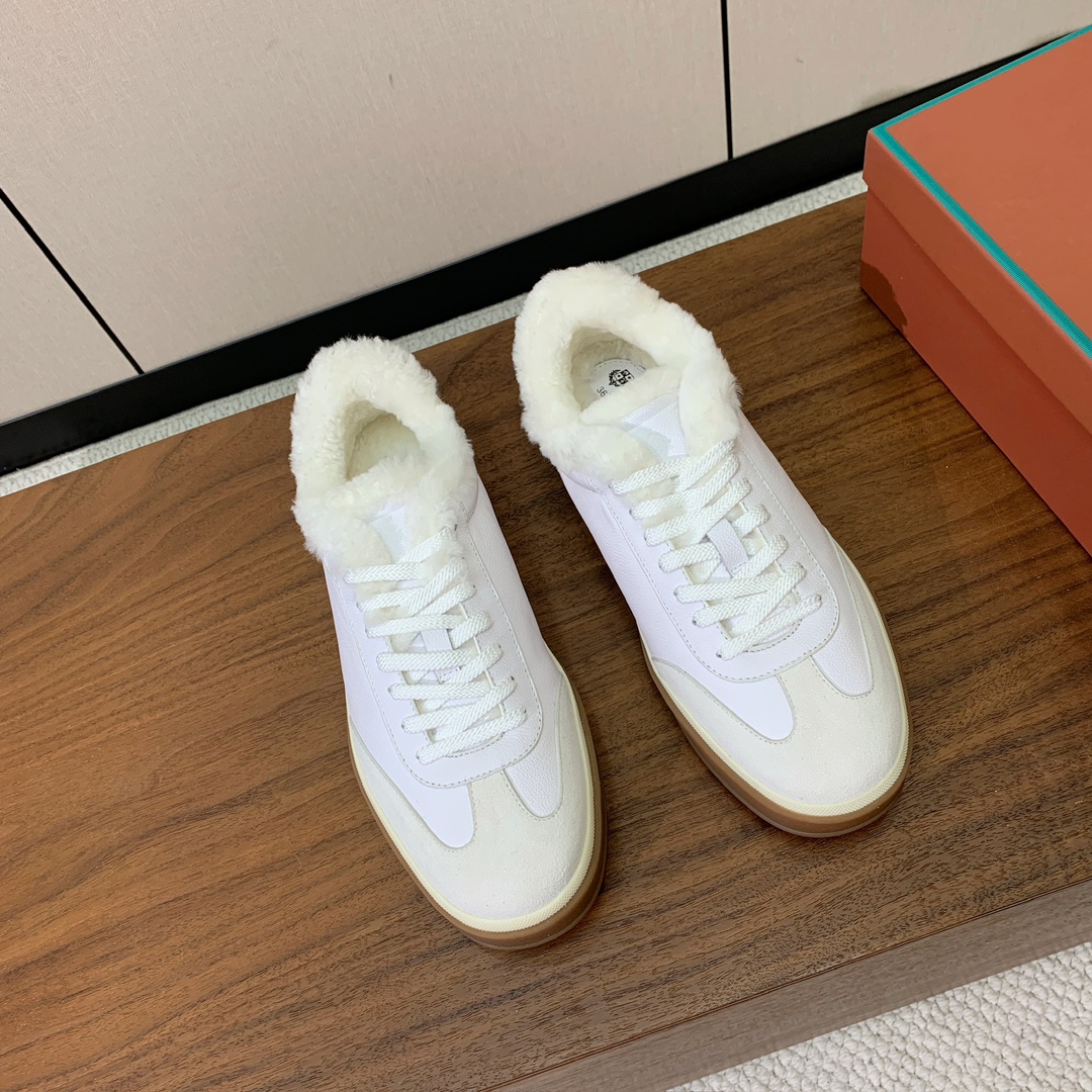 【Loro Piana】情侣款毛里德训鞋。简约时尚，鞋面采用牛皮➕牛反绒，羊毛内里。进口耐磨橡胶成型底。