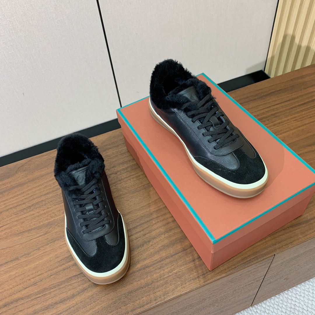 【Loro Piana】情侣款毛里德训鞋。简约时尚，鞋面采用牛皮➕牛反绒，羊毛内里。进口耐磨橡胶成型底。