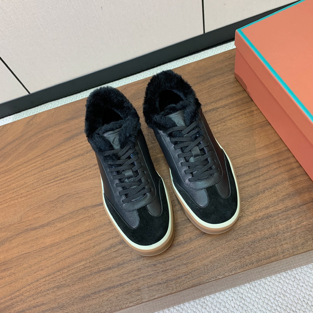 【Loro Piana】情侣款毛里德训鞋。简约时尚，鞋面采用牛皮➕牛反绒，羊毛内里。进口耐磨橡胶成型底。