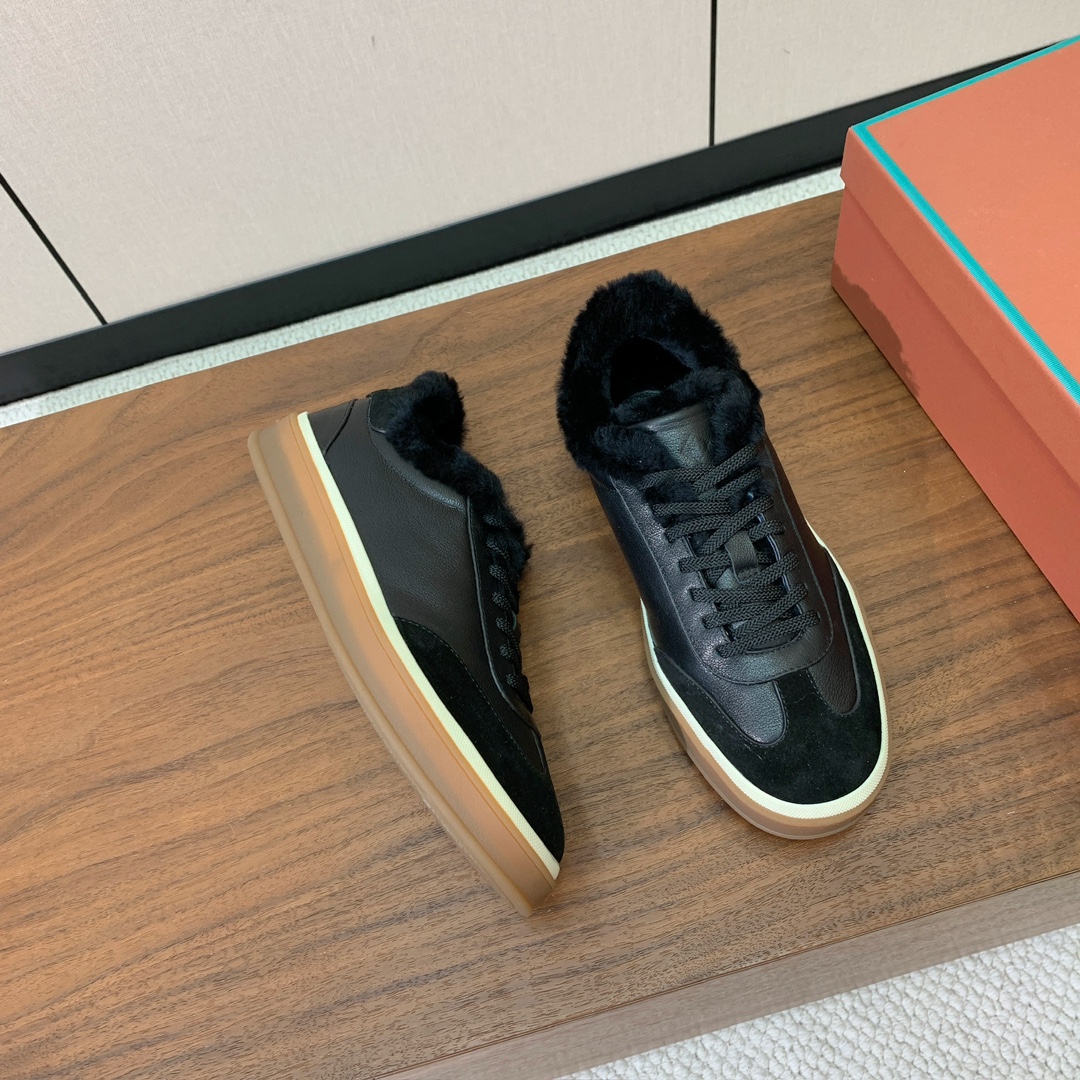 【Loro Piana】情侣款毛里德训鞋。简约时尚，鞋面采用牛皮➕牛反绒，羊毛内里。进口耐磨橡胶成型底。