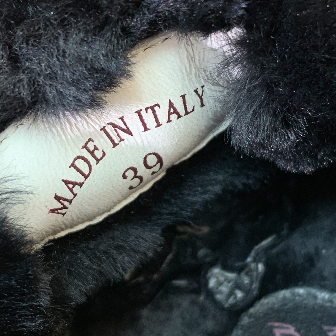 【Loro Piana】情侣款毛里德训鞋。简约时尚，鞋面采用牛皮➕牛反绒，羊毛内里。进口耐磨橡胶成型底。