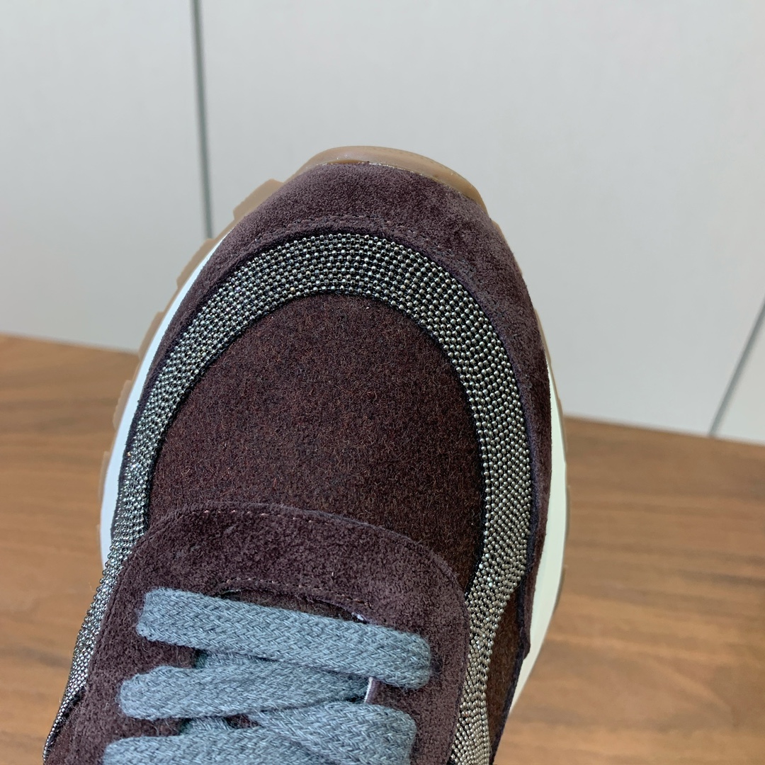 【Brunell* Cucinell*】新款休闲运动鞋。鞋面采用进口牛绒➕纯手工串联珠链配饰！内里垫脚是
