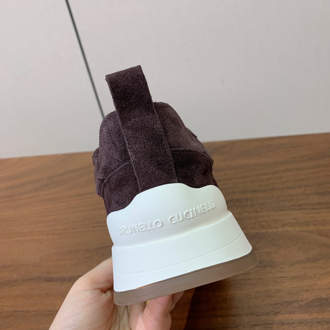 【Brunell* Cucinell*】新款休闲运动鞋。鞋面采用进口牛绒➕纯手工串联珠链配饰！内里垫脚是