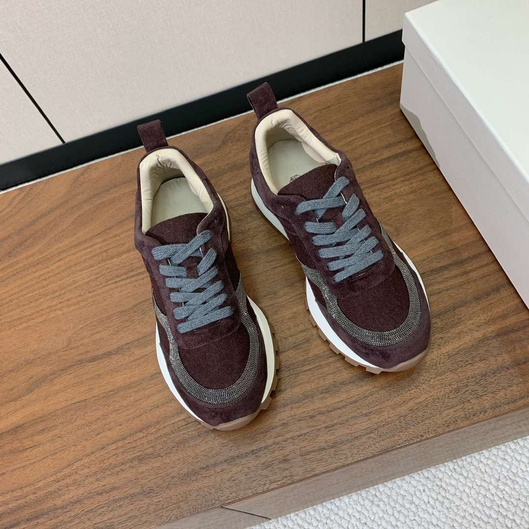 【Brunell* Cucinell*】新款休闲运动鞋。鞋面采用进口牛绒➕纯手工串联珠链配饰！内里垫脚是