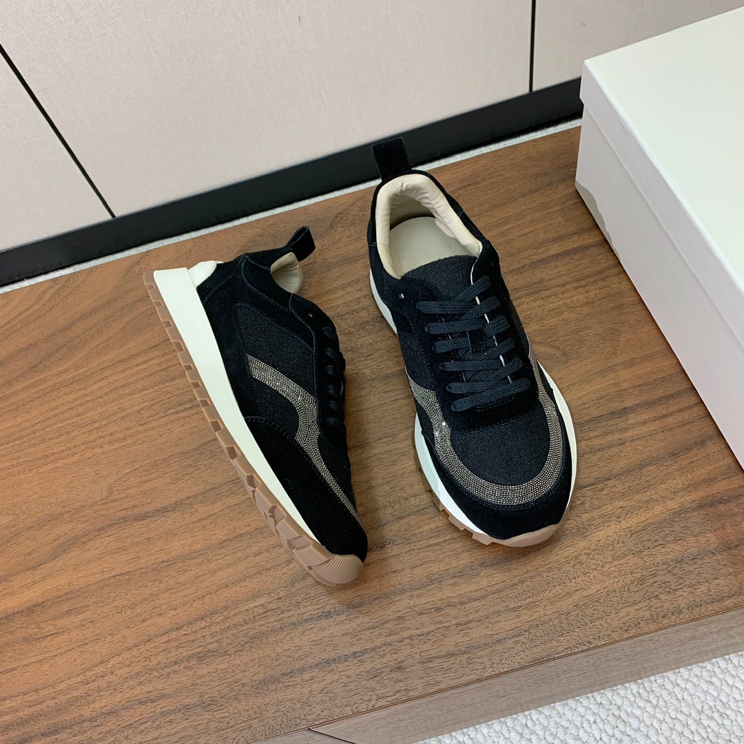 【Brunell* Cucinell*】新款休闲运动鞋。鞋面采用进口牛绒➕纯手工串联珠链配饰！内里垫脚是