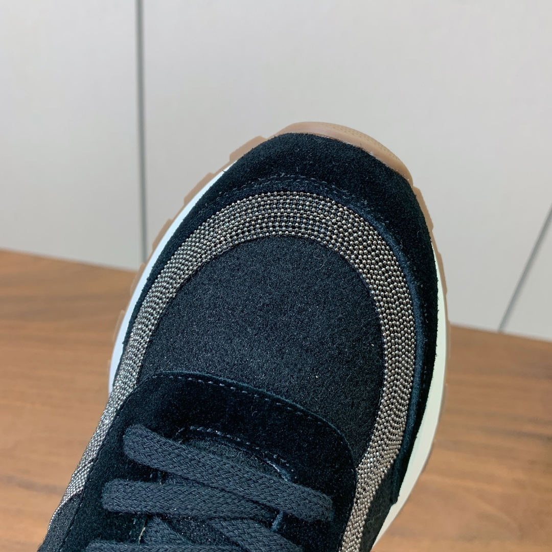 【Brunell* Cucinell*】新款休闲运动鞋。鞋面采用进口牛绒➕纯手工串联珠链配饰！内里垫脚是