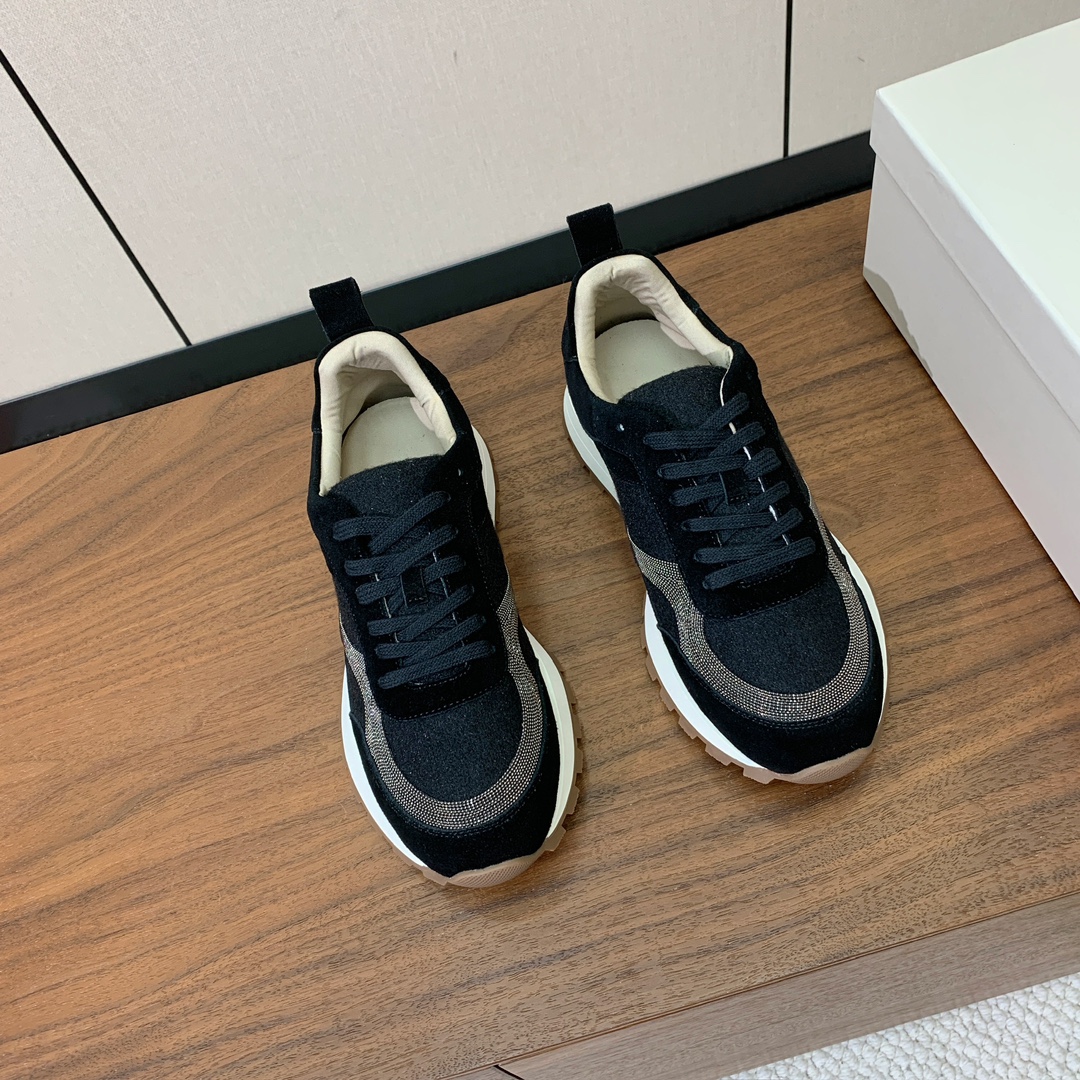 【Brunell* Cucinell*】新款休闲运动鞋。鞋面采用进口牛绒➕纯手工串联珠链配饰！内里垫脚是