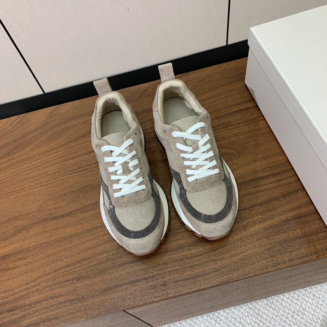 【Brunell* Cucinell*】新款休闲运动鞋。鞋面采用进口牛绒➕纯手工串联珠链配饰！内里垫脚是