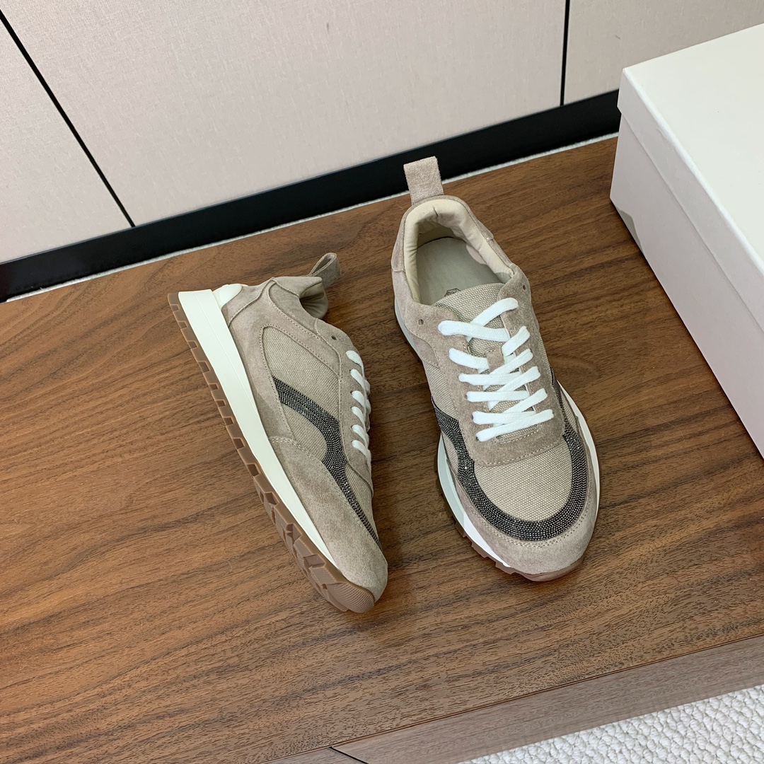【Brunell* Cucinell*】新款休闲运动鞋。鞋面采用进口牛绒➕纯手工串联珠链配饰！内里垫脚是