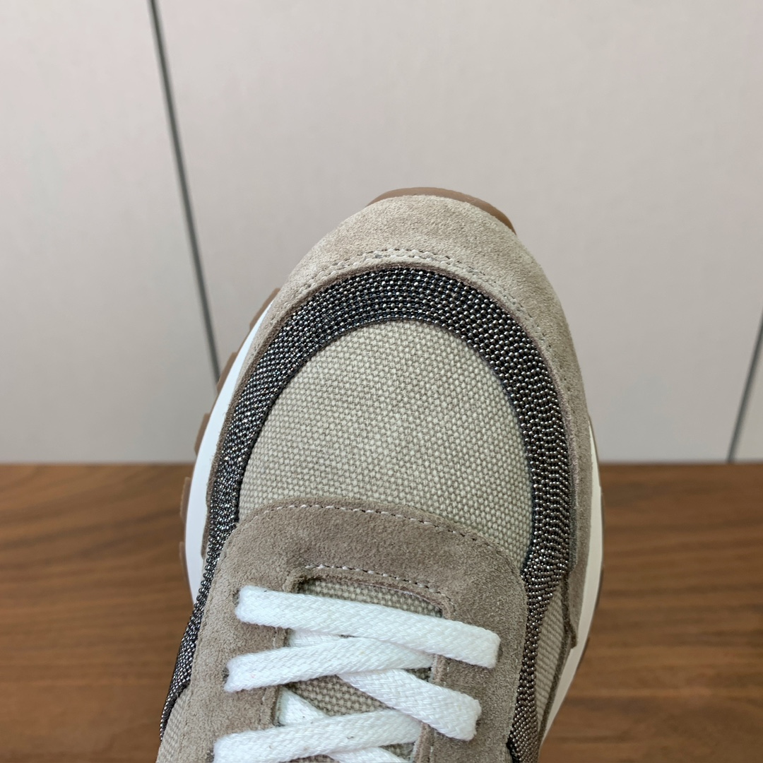 【Brunell* Cucinell*】新款休闲运动鞋。鞋面采用进口牛绒➕纯手工串联珠链配饰！内里垫脚是