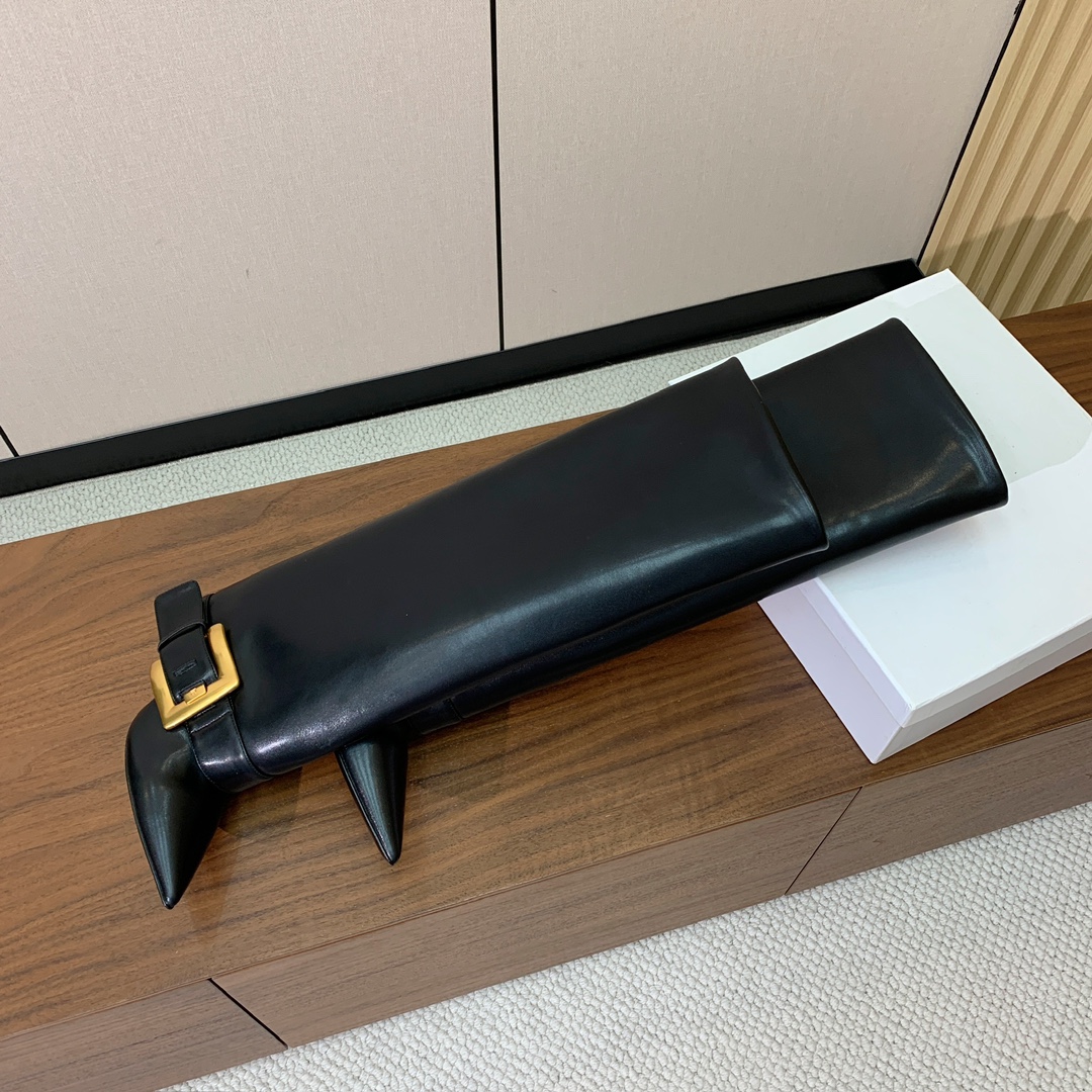 【Balmai*】裤管长靴。别具一格的时尚元素。愈发別致出众。无敌气场、无敌好看。 材质:鞋面牛皮➕定制牛仔布。牛皮内里 【Balmai*】裤管长靴。别具一格的时尚元素。愈发別致出众。无敌气场、无敌好看。 材质:鞋面牛皮➕定制牛仔布。牛皮内里