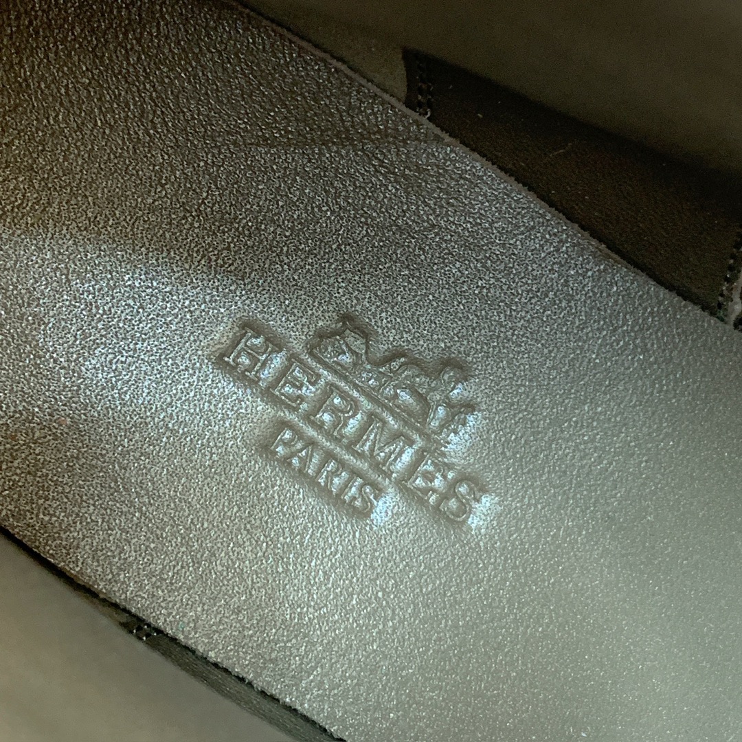 【Herm*s】高版本经典短靴。虽然款式出的少，但是胜在经典、从来不会过时。鞋面小牛皮，羊皮内里及垫脚。