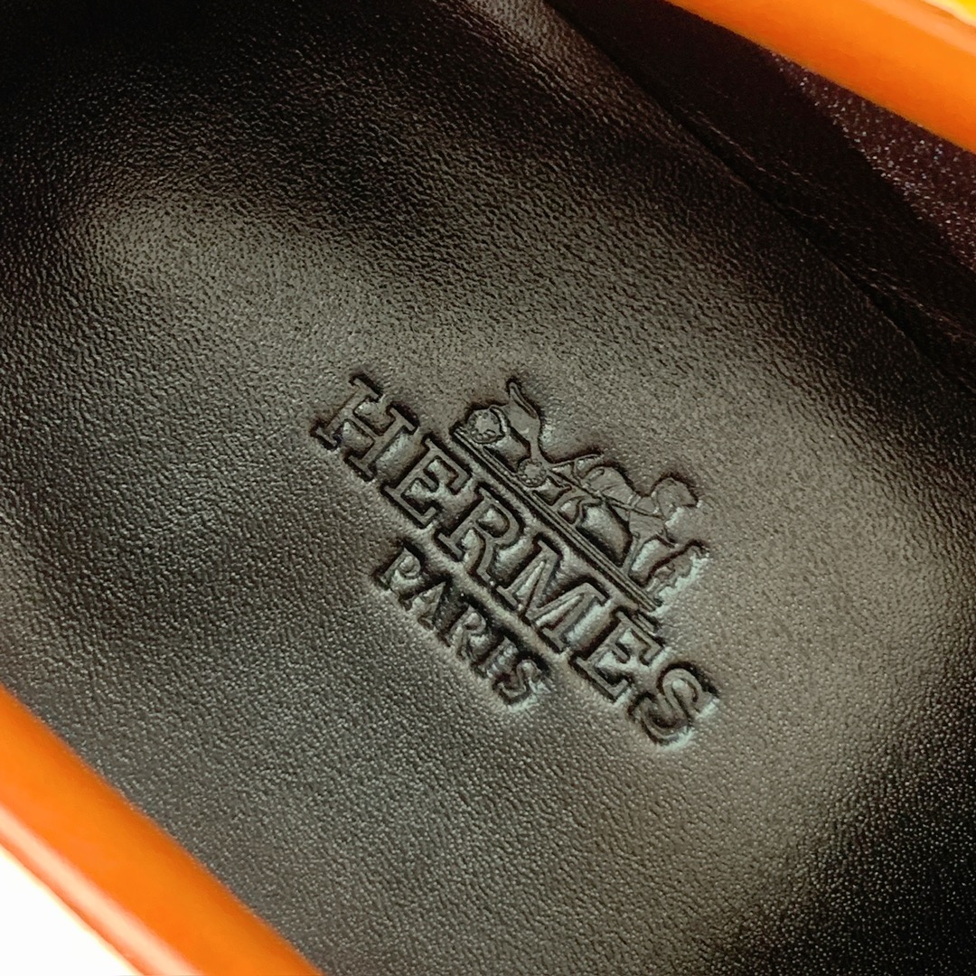 【Herm*s】高版本经典乐福鞋。虽然款式出的少，但是胜在经典、从来不会过时。鞋面牛皮➕定制布料。定制金