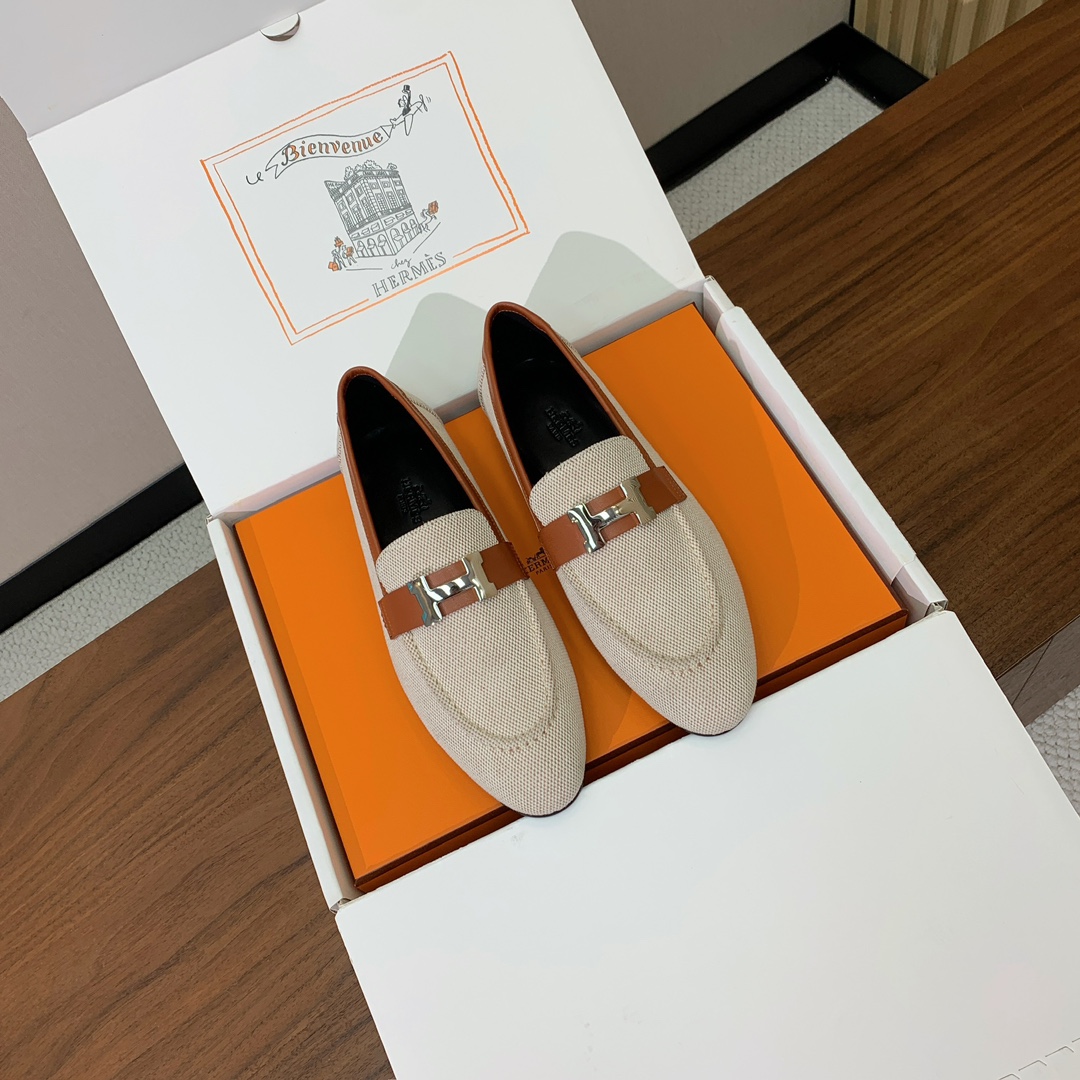 【Herm*s】高版本经典乐福鞋。虽然款式出的少，但是胜在经典、从来不会过时。鞋面牛皮➕定制布料。定制金