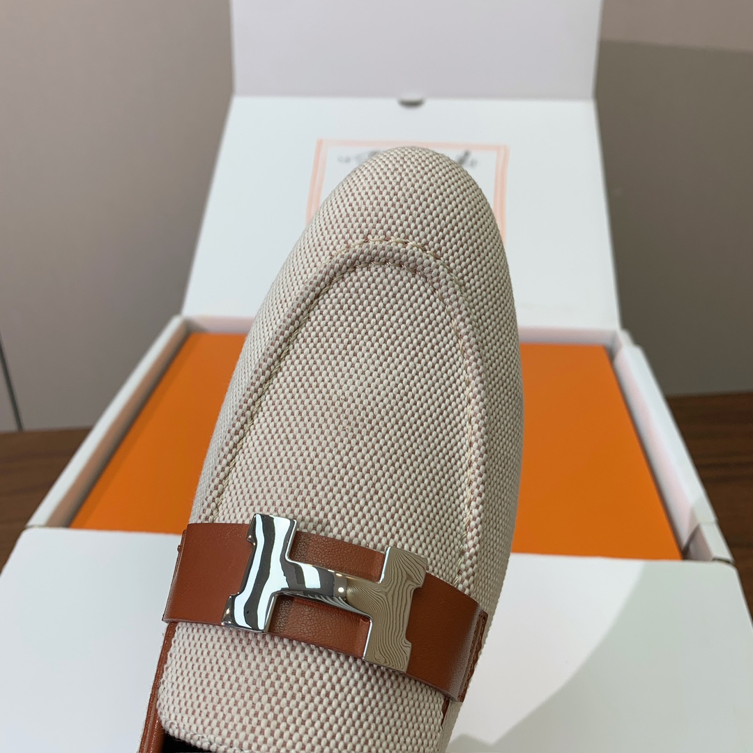 【Herm*s】高版本经典乐福鞋。虽然款式出的少，但是胜在经典、从来不会过时。鞋面牛皮➕定制布料。定制金