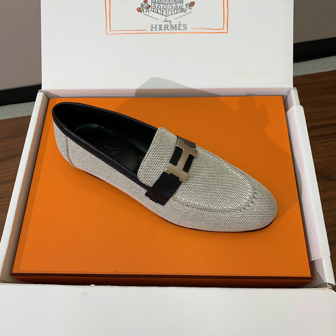 【Herm*s】高版本经典乐福鞋。虽然款式出的少，但是胜在经典、从来不会过时。鞋面牛皮➕定制布料。定制金