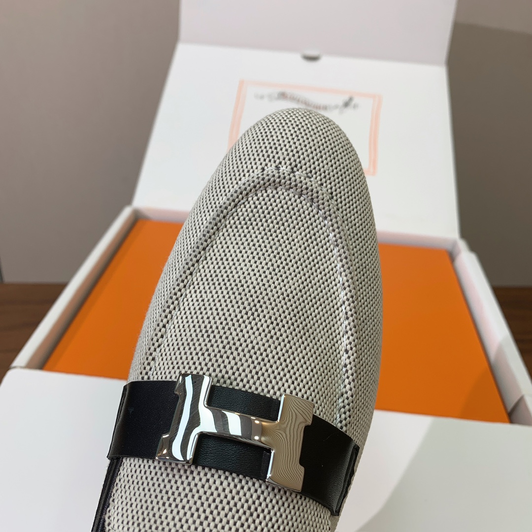 【Herm*s】高版本经典乐福鞋。虽然款式出的少，但是胜在经典、从来不会过时。鞋面牛皮➕定制布料。定制金