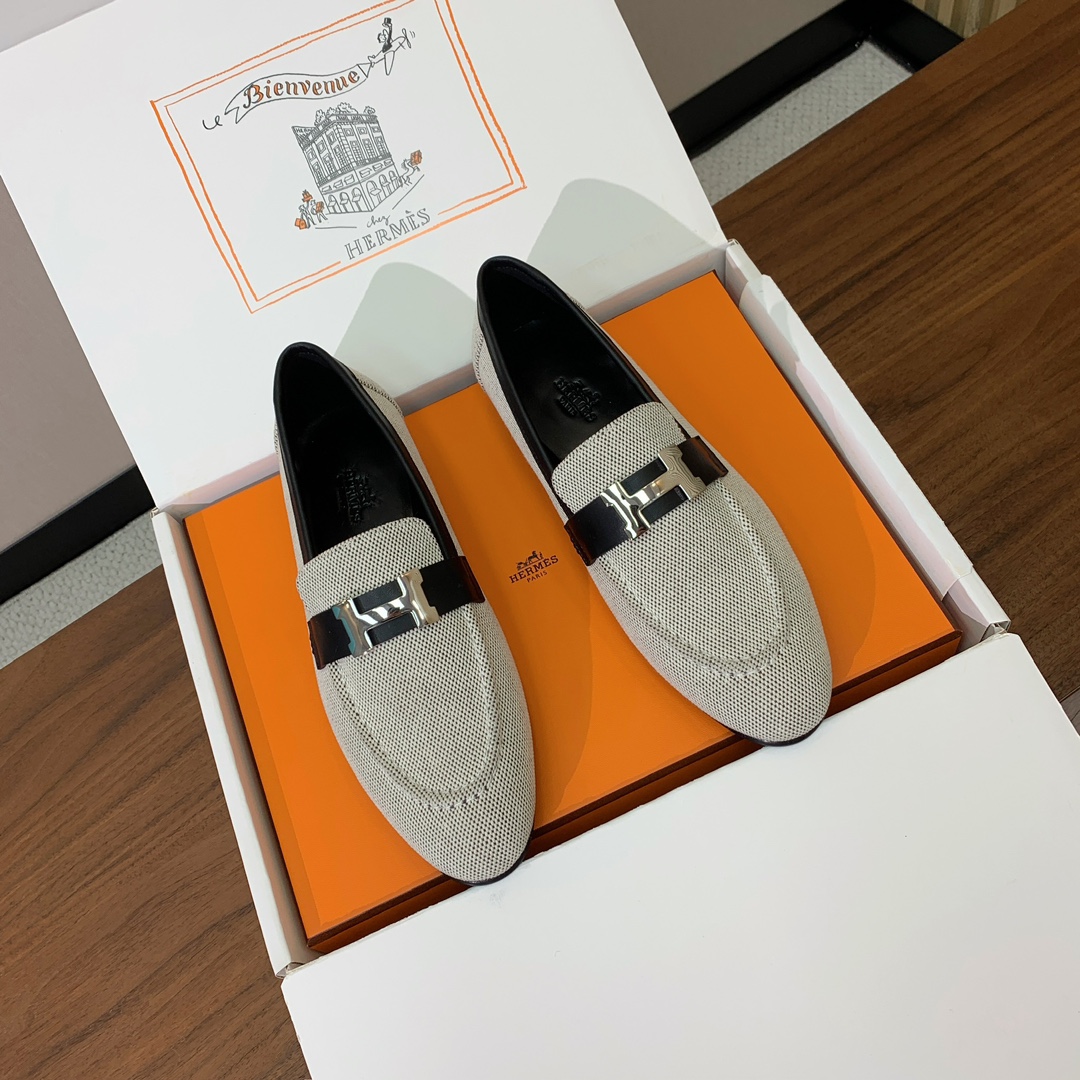 【Herm*s】高版本经典乐福鞋。虽然款式出的少，但是胜在经典、从来不会过时。鞋面牛皮➕定制布料。定制金