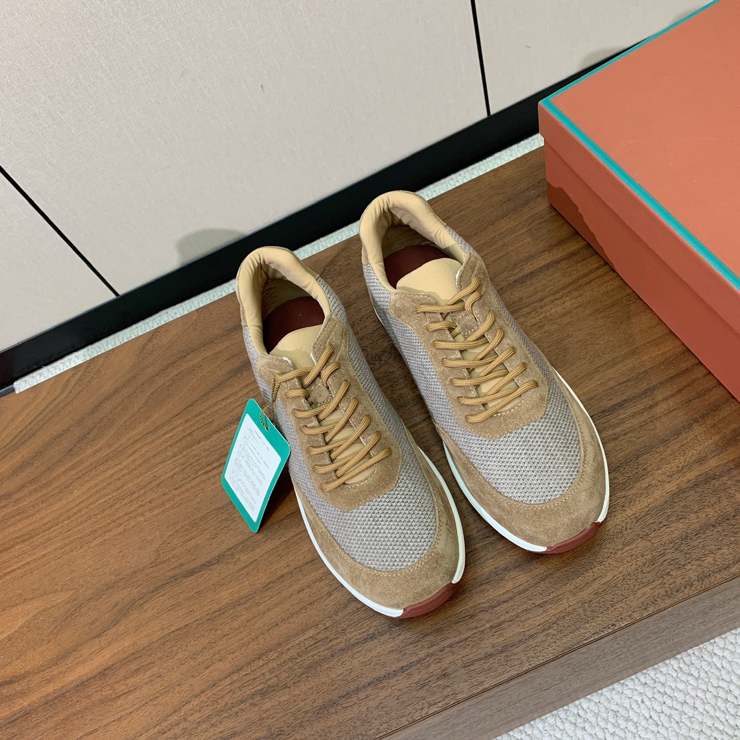【Loro Piana】情侣款休闲运动鞋。简约时尚，鞋面采用牛反绒拼网面。羊皮垫脚。定制橡胶底。码数：女
