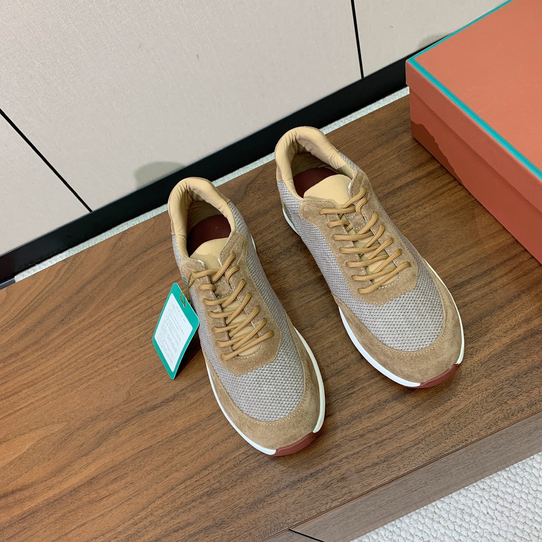 【Loro Piana】情侣款休闲运动鞋。简约时尚，鞋面采用牛反绒拼网面。羊皮垫脚。定制橡胶底。码数：女