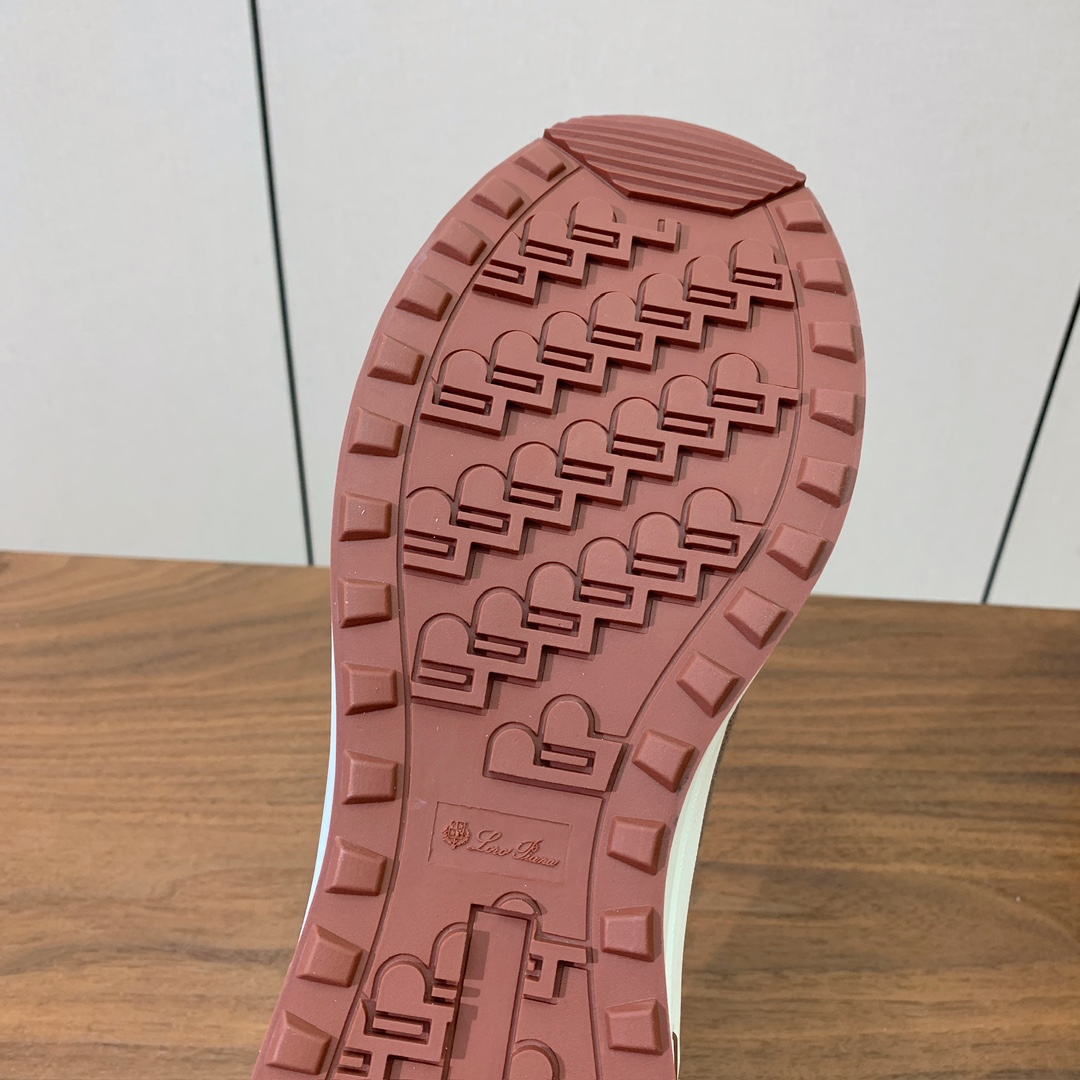 【Loro Piana】情侣款休闲运动鞋。简约时尚，鞋面采用牛反绒拼网面。羊皮垫脚。定制橡胶底。码数：女