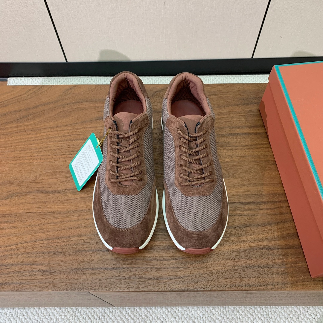 【Loro Piana】情侣款休闲运动鞋。简约时尚，鞋面采用牛反绒拼网面。羊皮垫脚。定制橡胶底。码数：女