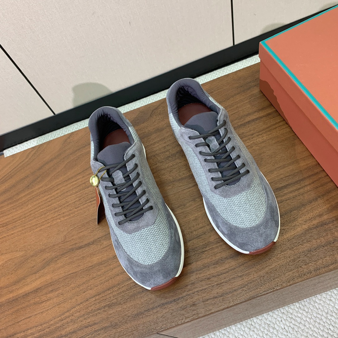 【Loro Piana】情侣款休闲运动鞋。简约时尚，鞋面采用牛反绒拼网面。羊皮垫脚。定制橡胶底。码数：女