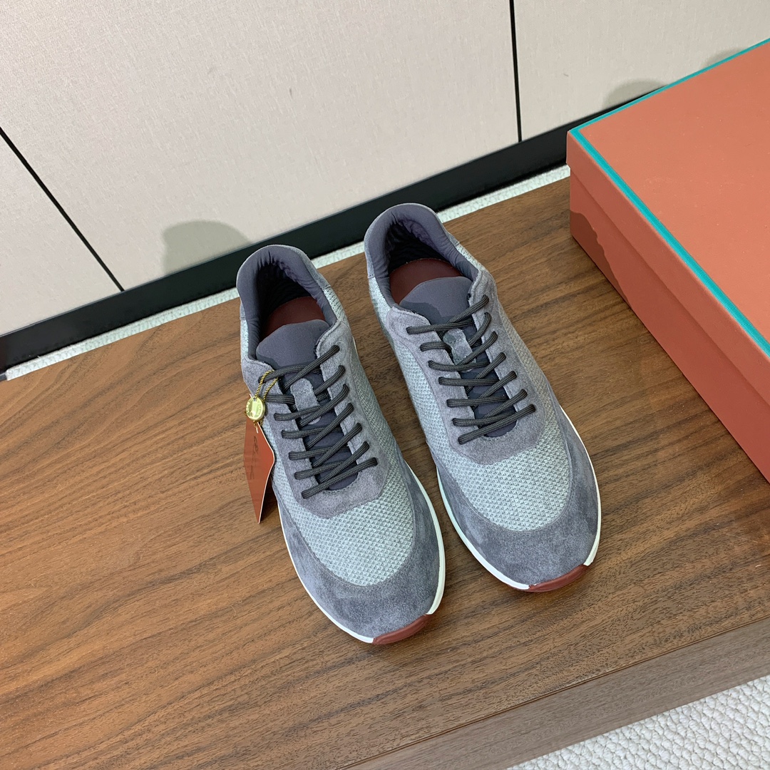 【Loro Piana】情侣款休闲运动鞋。简约时尚，鞋面采用牛反绒拼网面。羊皮垫脚。定制橡胶底。码数：女