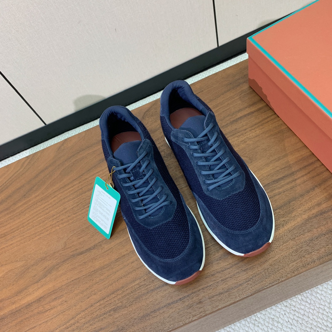 【Loro Piana】情侣款休闲运动鞋。简约时尚，鞋面采用牛反绒拼网面。羊皮垫脚。定制橡胶底。码数：女