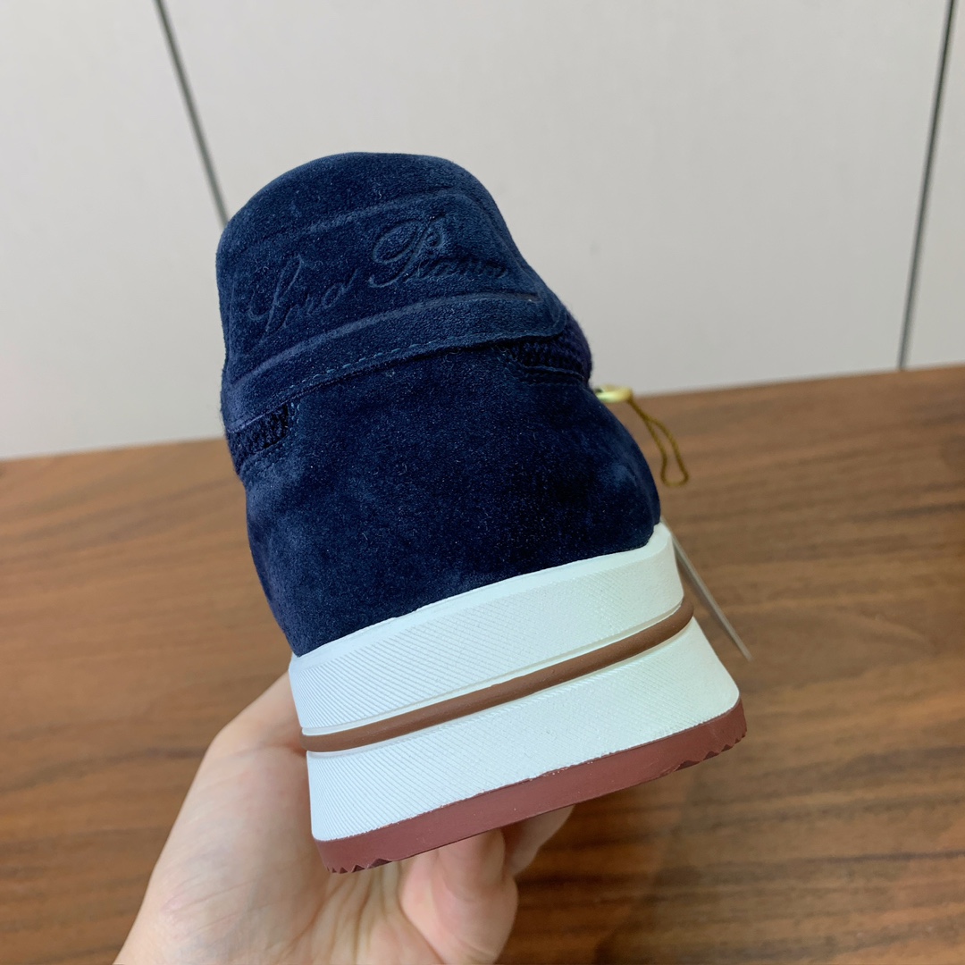 【Loro Piana】情侣款休闲运动鞋。简约时尚，鞋面采用牛反绒拼网面。羊皮垫脚。定制橡胶底。码数：女