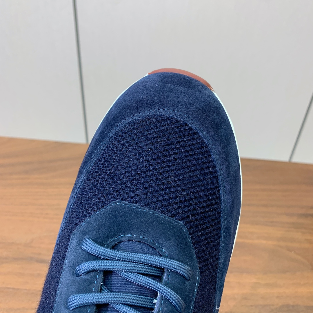 【Loro Piana】情侣款休闲运动鞋。简约时尚，鞋面采用牛反绒拼网面。羊皮垫脚。定制橡胶底。码数：女