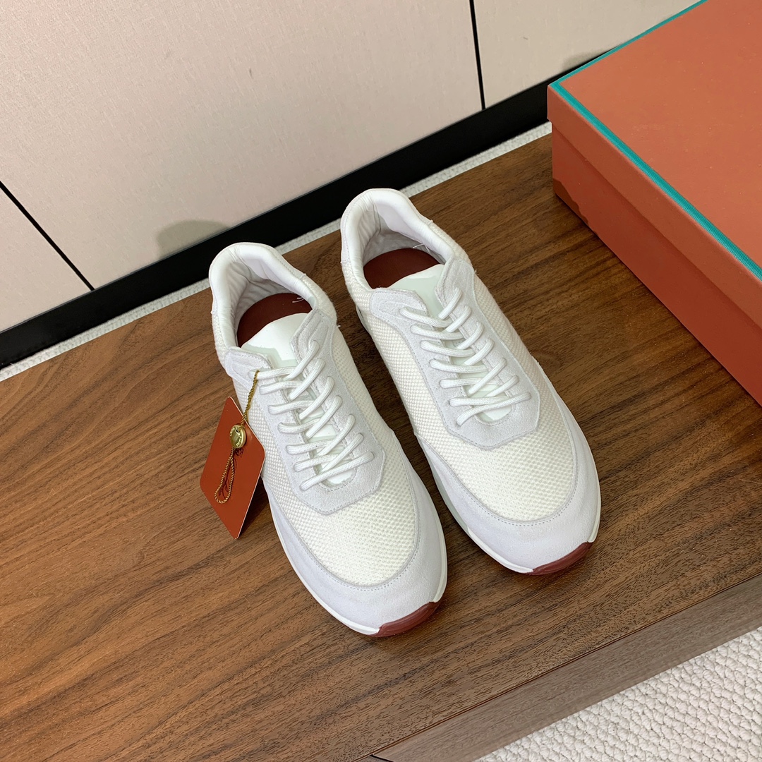 【Loro Piana】情侣款休闲运动鞋。简约时尚，鞋面采用牛反绒拼网面。羊皮垫脚。定制橡胶底。码数：女