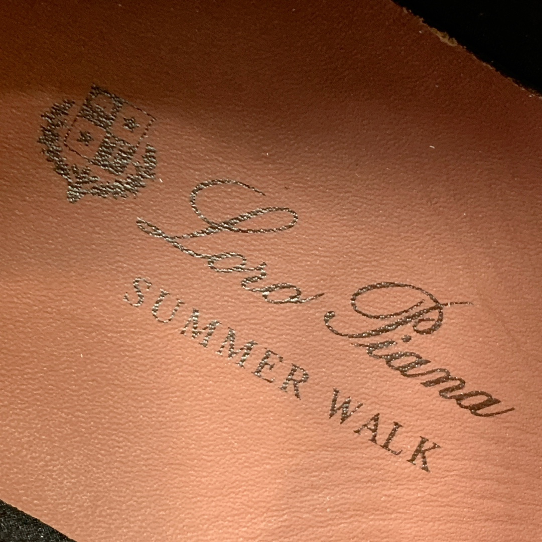 【Loro Piana】情侣款休闲运动鞋。简约时尚，鞋面采用牛反绒拼网面。羊皮垫脚。定制橡胶底。码数：女
