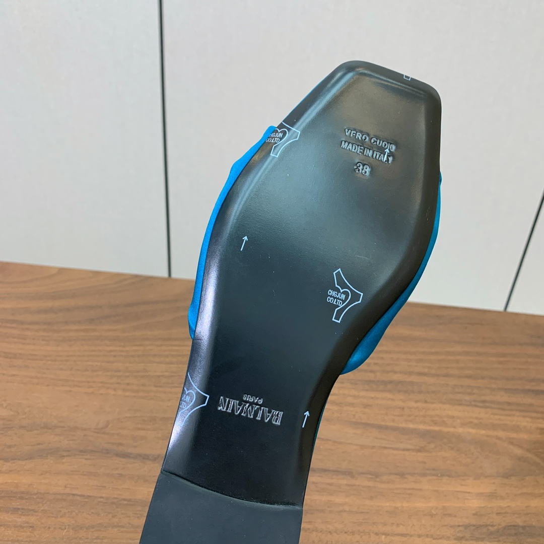 【Bal*ain】真丝平底拖鞋。愈发別致出众，无敌气场、无敌好看。鞋面定制进口真丝，牛皮垫脚。意大利进口