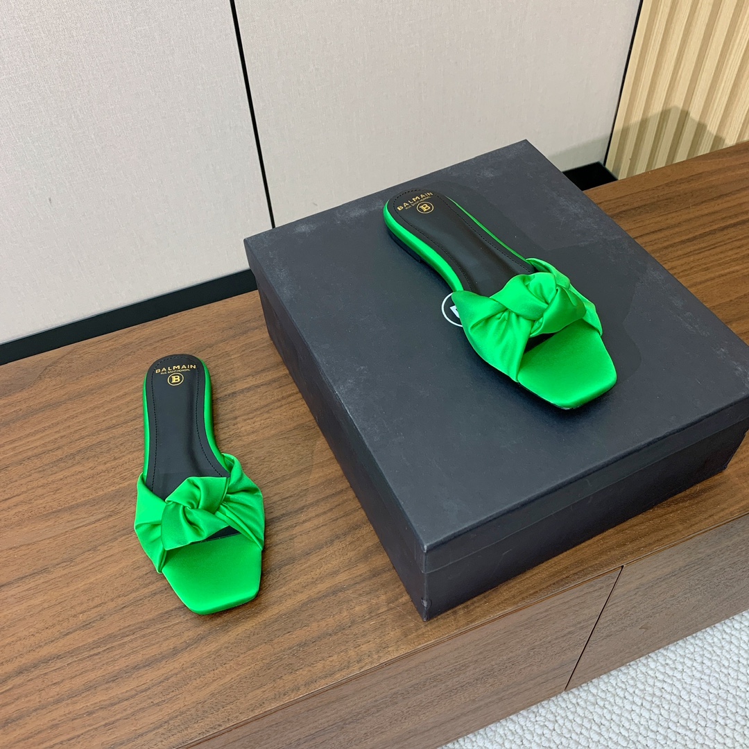 【Bal*ain】真丝平底拖鞋。愈发別致出众，无敌气场、无敌好看。鞋面定制进口真丝，牛皮垫脚。意大利进口