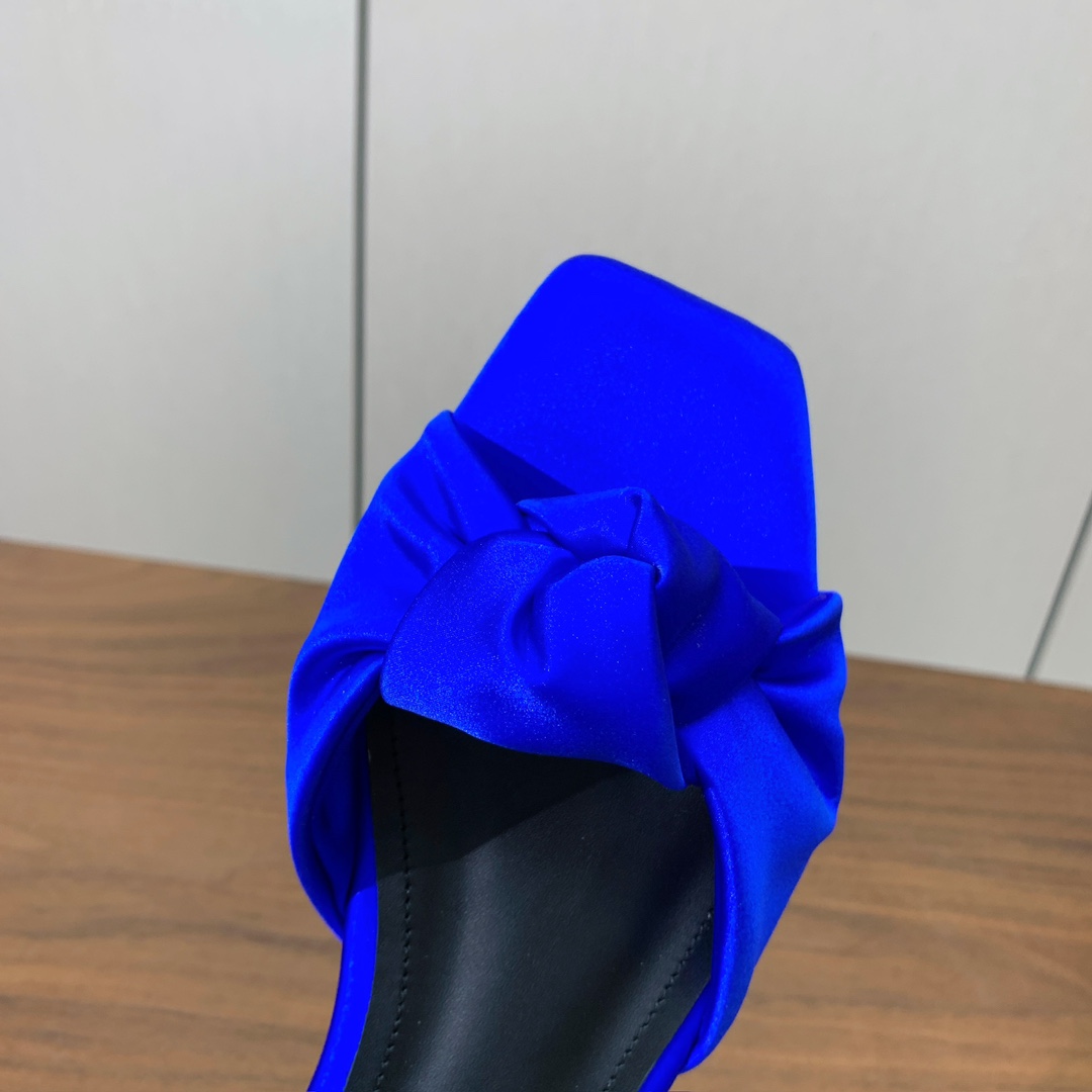 【Bal*ain】真丝平底拖鞋。愈发別致出众，无敌气场、无敌好看。鞋面定制进口真丝，牛皮垫脚。意大利进口